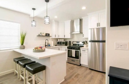 Granada Hills South Apartment | Discover a beautiful studio for rent in the heart of the valley.
