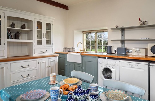 Llanybri Cottage | Discover a beautiful retreat in this charming cottage