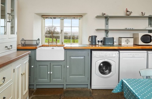 Llanybri Cottage | Discover a beautiful retreat in this charming cottage