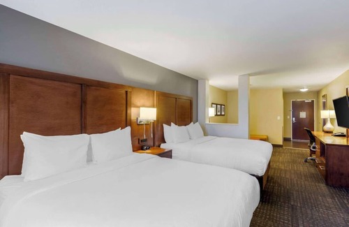 Loveland House | Discover Comfort in 2 Classic Suites Close to Loveland Sports Park