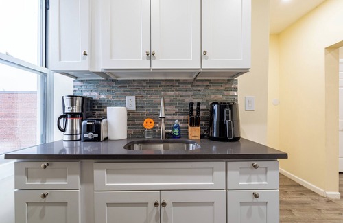 New Rochelle Apartment | Discover fun at NYC 30min drive stay at our cozy 2bed apartment in New Rochelle