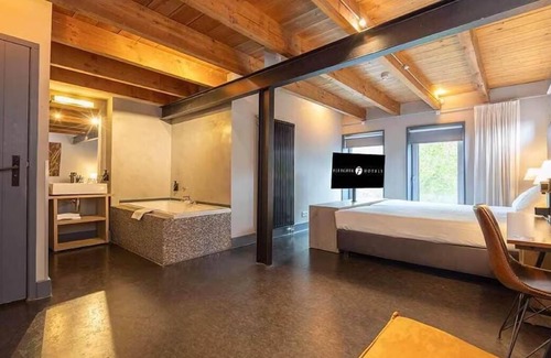 Coevorden Hotel | Discover Nearby Historic Sites from Two Spacious Rooms in a Charming Estate