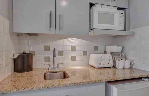 Villa Lago Condo | Discover Your Bright & Upscale Beach Studio Oasis! Featuring a Luxurious King Bed, Sleeper Sofa, Accommodating Up to 4 Guests at Sandestin Golf and Beach Resort!