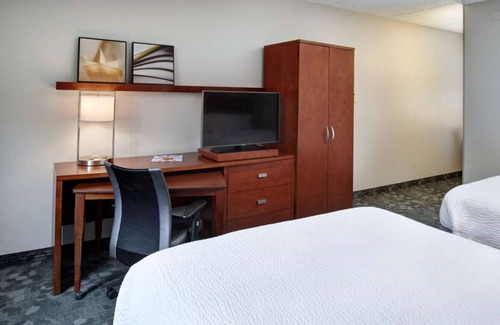 Brookfield Hotel | Discovery World Tour! 2 Relaxing Units, Indoor Swimming Pool, Pets Allowed!