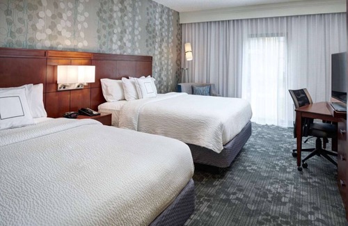 Brookfield Hotel | Discovery World Tour! 2 Relaxing Units, Indoor Swimming Pool, Pets Allowed!