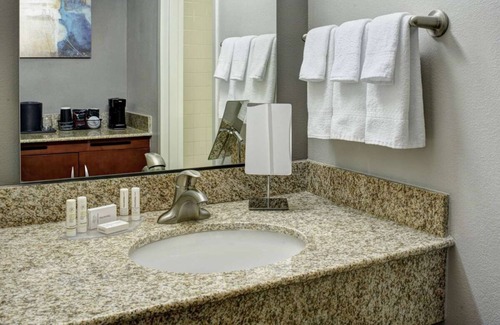 Brookfield Hotel | Discovery World Tour! 2 Relaxing Units, Indoor Swimming Pool, Pets Allowed!