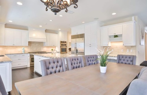 North Tustin House | Disneyland & Beach Gorgeous 8 Bedroom 6.5 bathroom 5000 SQFT
