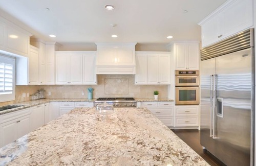 North Tustin House | Disneyland & Beach Gorgeous 8 Bedroom 6.5 bathroom 5000 SQFT