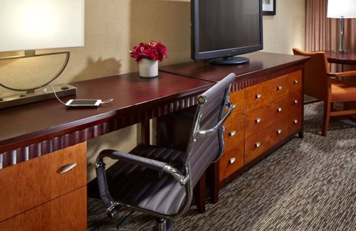 River Bottoms House | Disneyland Dream Stay: Walking Distance! Cozy Rooms, Pool & Shuttle Service!