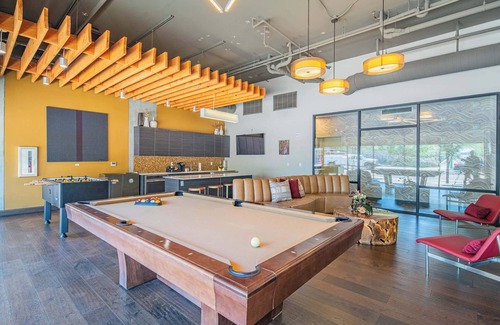 Evans Churchill Apartment | Distinctive Downtown Phoenix | Pool, Gym, Parking