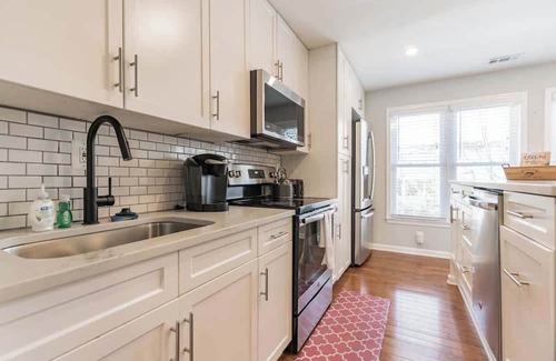 Columbia Heights Condo | District Townhome with Two Free Parkings #DCottage