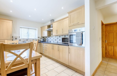 Ruthin Apartment | DISTYLL, pet friendly, with a garden in Ruthin