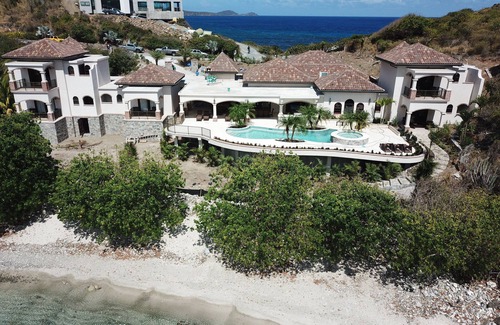 Ditleff Point Villa | Ditleff Beach House~New 2025 Beachfront Estate~Gated~Welcome Dinner on Arrival