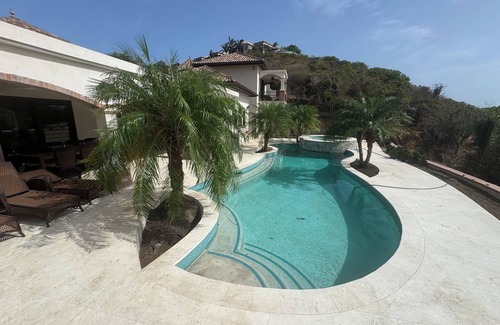 Ditleff Point Villa | Ditleff Beach House~New 2025 Beachfront Estate~Gated~Welcome Dinner on Arrival