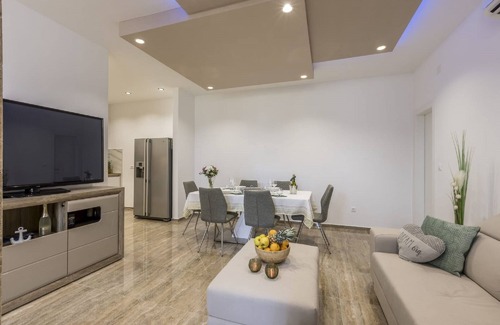 Solin Apartment | Diverso B Holiday property