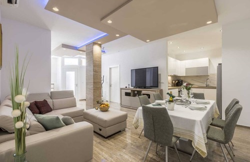 Solin Apartment | Diverso B Holiday property
