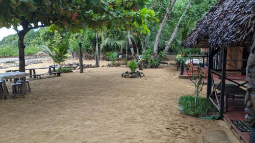 Nosy Tanihely Bed & Breakfast | Djema Forest