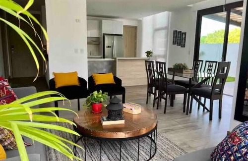 Zona 5 Apartment | DN2A-Great location with patio and pool