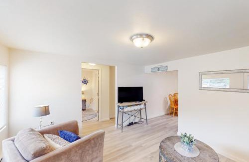 Winchester Bay House | DnA Tiny beach House