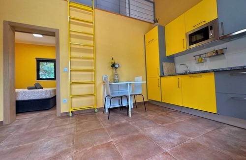 Coruche Cottage | DoAguaBoa, yellow accommodation