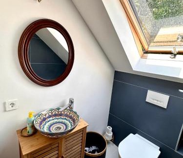 Moldovenesti House | Dock Cottage House