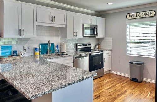 Enchanted Oaks House | Dock & Fire Pit: Lakefront Cedar Creek Home!