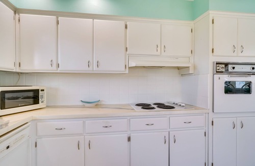 Yacht Club House | Dock, Grill & Pool: Waterfront Cape Coral Home!