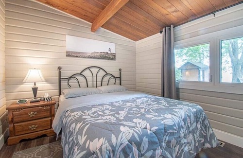 Severn Cottage | Dock Holiday - Luxury, Newly-Renovated, Cottage w/ Great Swimming & Watercraft