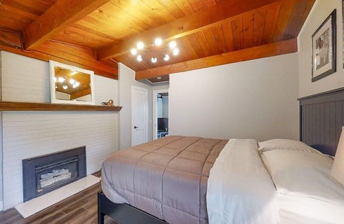 Severn Cottage | Dock Holiday - Luxury, Newly-Renovated, Cottage w/ Great Swimming & Watercraft