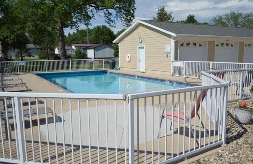 Arnolds Park Condo | Dock Holiday on Upper Gar Lake with Outdoor Pool