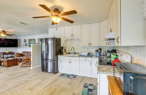 Old Town House | Dock + Screened Porch: Suwannee River Retreat!