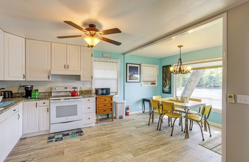 Old Town House | Dock + Screened Porch: Suwannee River Retreat!
