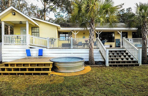 Townsend House | Dockside Dreamhouse - Coast into Relaxation!