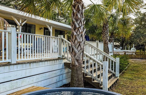 Townsend House | Dockside Dreamhouse - Coast into Relaxation!
