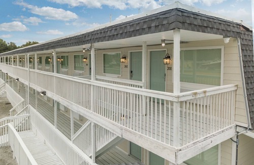Deltaville Hotel | Dockside Inn