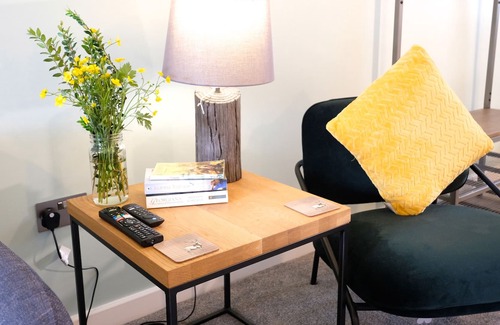 Padfield Cottage | DOCTOR'S GATE, character holiday cottage in Glossop