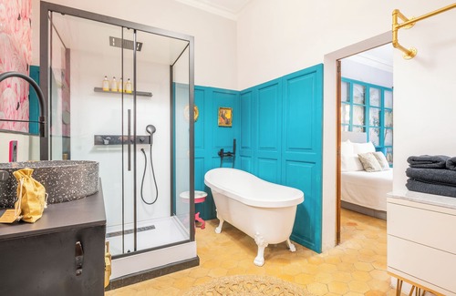 Sant Nicolau House | Dog Admiral Urban Guest House
