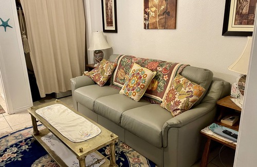Shoreacres House | Dog friendly and beautiful waterfront guest house with Amenities