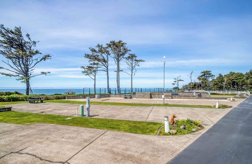 Agate Beach RV Rental | Dog Friendly, Available with 50AMP, 30AMP, Water and Sewer hook up's, WiFi
