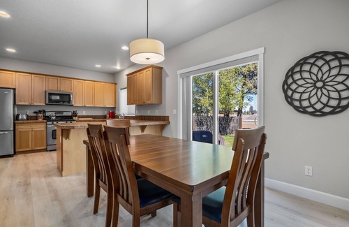 Old Farm District House | Dog Friendly ~ Bonus Room ~ Fireplace ~ BBQ ~ Fenced Yard ~ Close to Park!