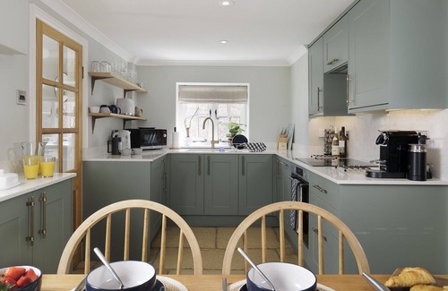 Coln St Aldwyns Cottage | Dog friendly cottage - The Roost