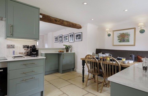 Coln St Aldwyns Cottage | Dog friendly cottage - The Roost