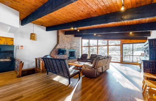 The Blue Mountains Ski Chalet | Dog-friendly lodge w/ a full kitchen, fireplace, dry sauna, & furnished deck