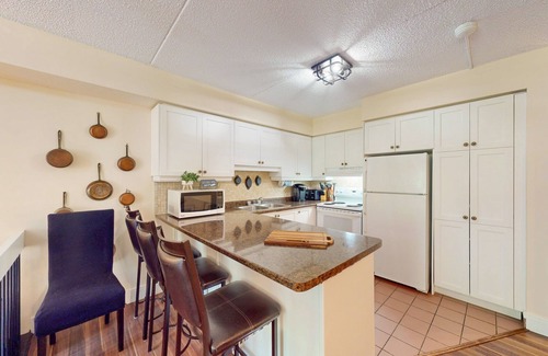 The Blue Mountains Condo | Dog-friendly condo w/a full kitchen & furnished patio