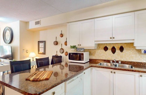 The Blue Mountains Condo | Dog-friendly condo w/a full kitchen & furnished patio