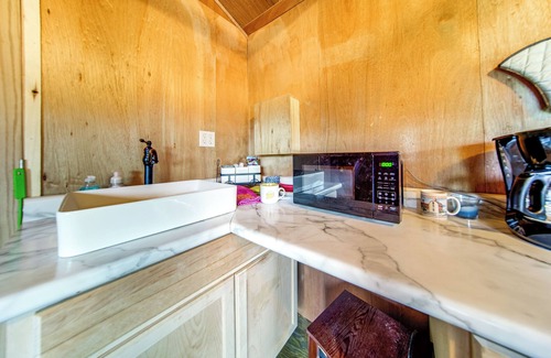 Westford Apartment | Dog-Friendly Cabin Near Pymatuning Lake!