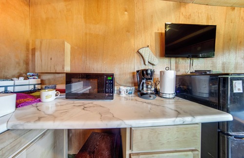 Westford Apartment | Dog-Friendly Cabin Near Pymatuning Lake!