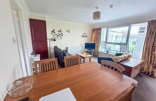 Oulton Broad Ski Chalet | Dog friendly chalet at Broadland Park and Marina in Lowestoft ref 12027B