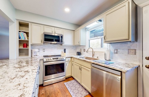 Lake Junaluska Condo | Dog-friendly condo with a renovated kitchen plus access to a pool & tennis