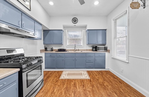 Carnegie House | Dog Friendly Creek-Side Getaway